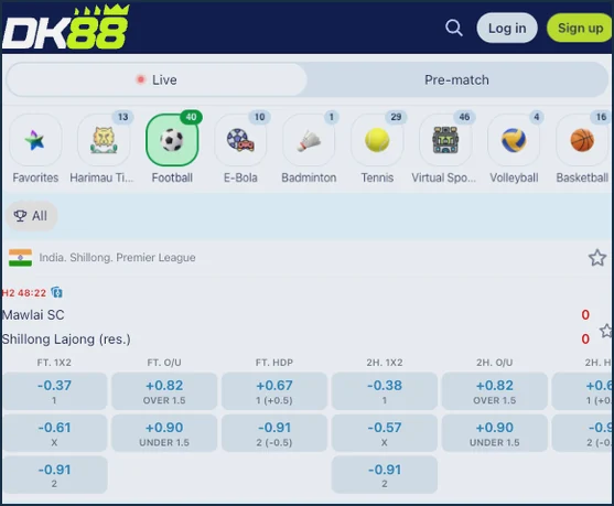 Lobi sukan dengan tab Tangkapan skrin lobi sukan: tab Langsung dan Pra-perlawanan, ikon bagi setiap sukan dan perlawanan bola sepak dengan butang odds
